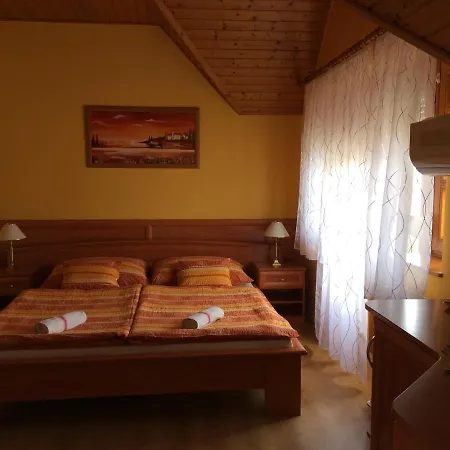 招待所 Napsugar Vendeghaz-apartman 沃尼奥尔茨沃什海吉