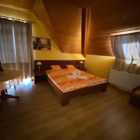 Napsugar Vendeghaz-apartman 招待所 3*