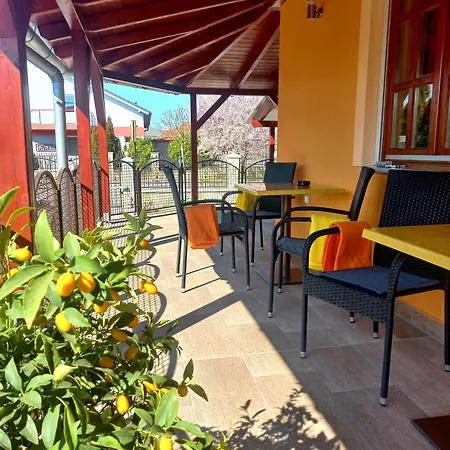 Napsugar Vendeghaz-apartman Vonyarcvashegy
