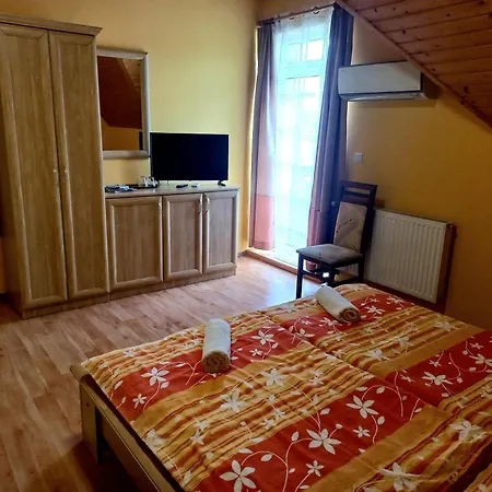 Napsugar Vendeghaz-apartman 招待所 沃尼奥尔茨沃什海吉