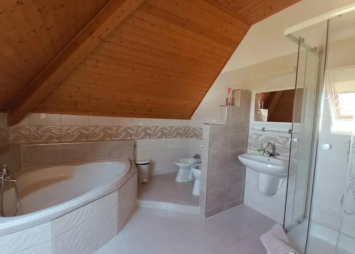 Napsugar Vendeghaz-apartman פוניארצוושהג'