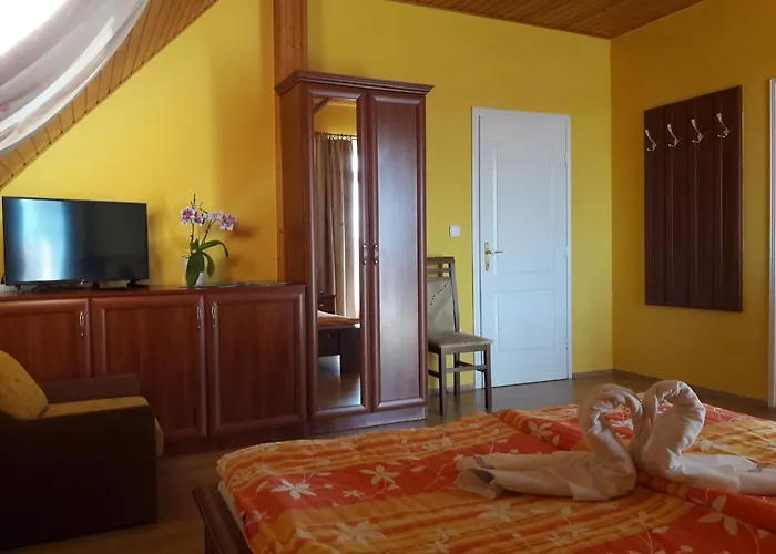 Napsugar Vendeghaz-apartman פוניארצוושהג'