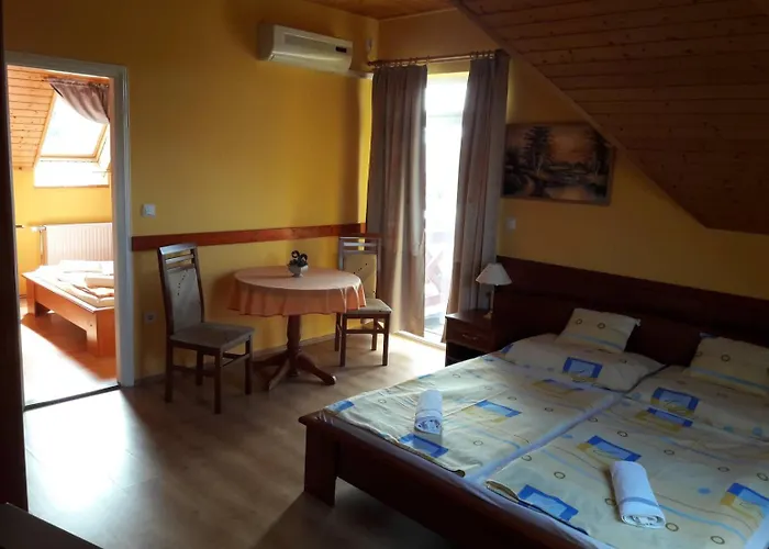 Napsugar Vendeghaz-apartman בית הארחה 3*